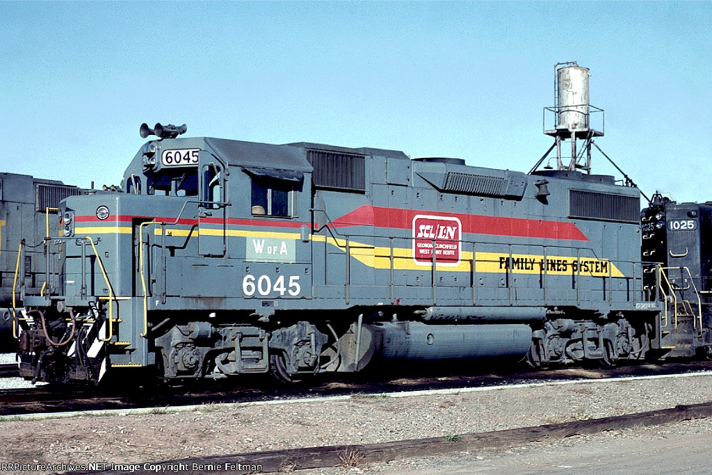 Western Railway of Alabama GP38-2 #6045, in the Hulsey Yard engine terminal, 